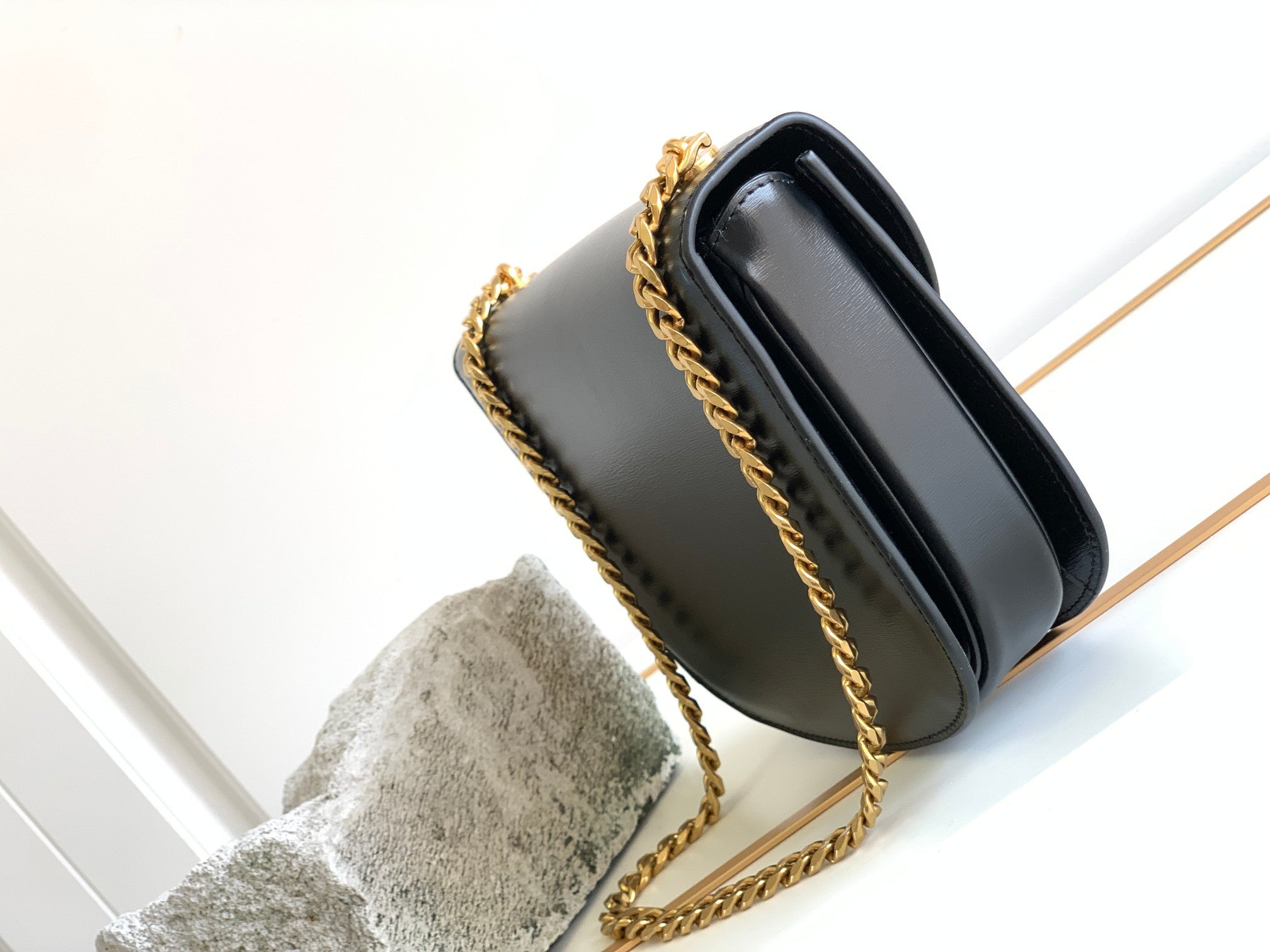 Teen Besace Triomphe 18.5 Black Calfskin With Chain