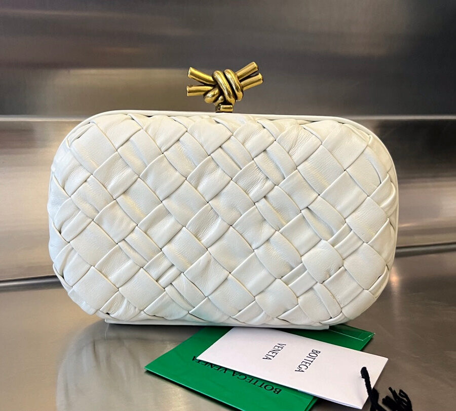 KNOT 19 IN WHITE LAMBSKIN | Studio Nafay