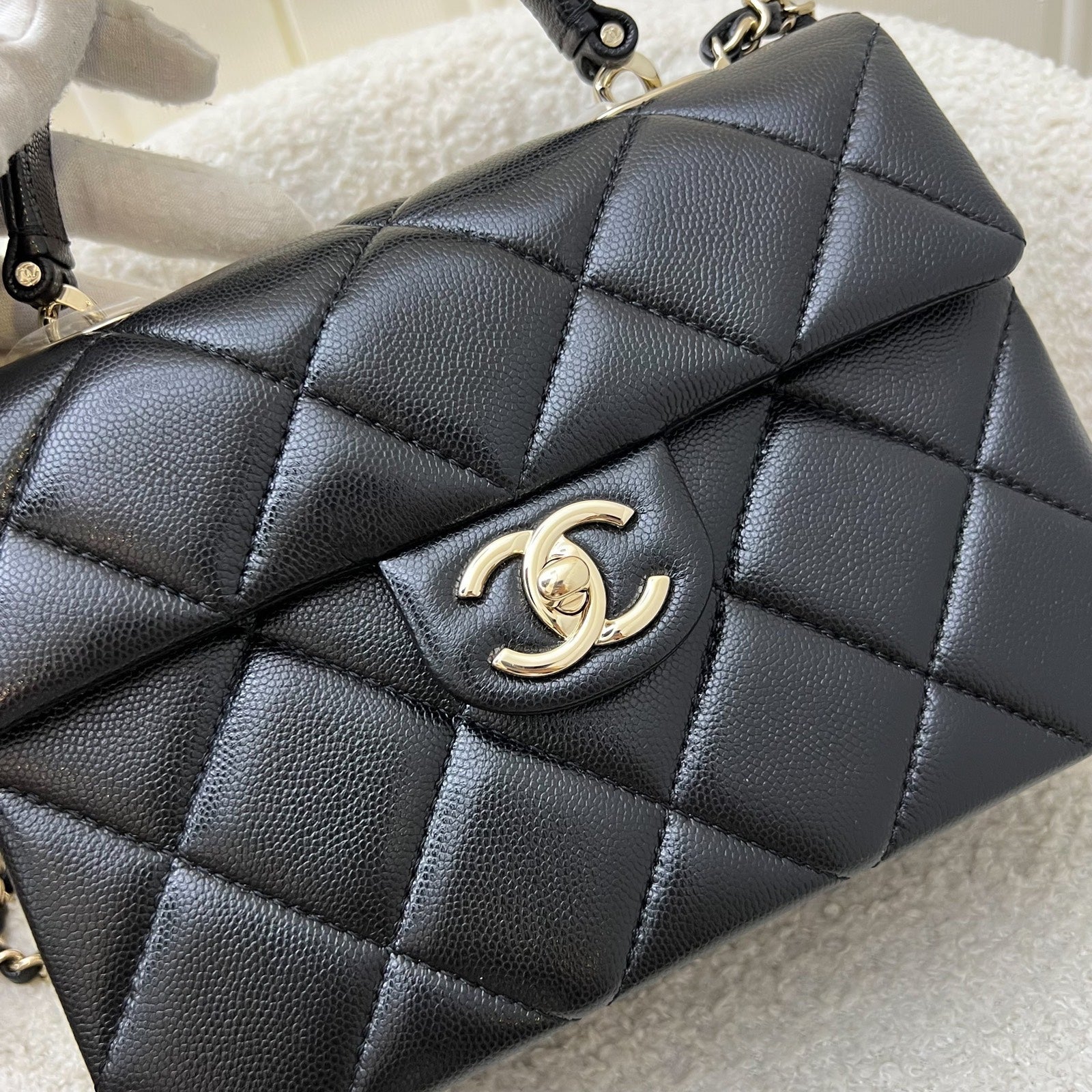 Chanel 24P My Retrofit Small Kelly Flap Bag In Black Caviar And LGH…