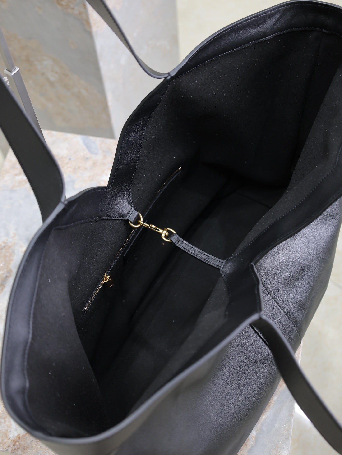 Designer Tote black bag – front view